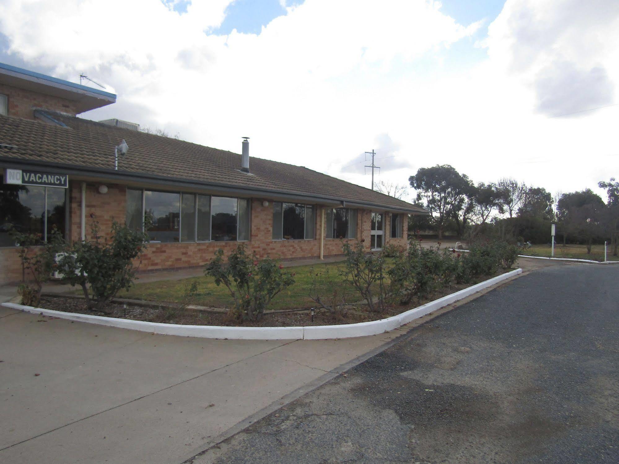 Allonville Gardens Motel Wagga Wagga Dış mekan fotoğraf